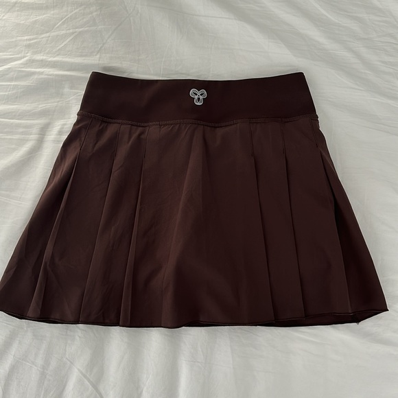 NEW TnAction move serve micro skirt in rich mocha brown - Picture 2 of 8